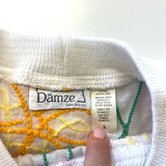 Vintage 80s Damze Springtime Floral Chenille Crew Neck Short Sleeve Sweatshirt - Picture 4 of 7